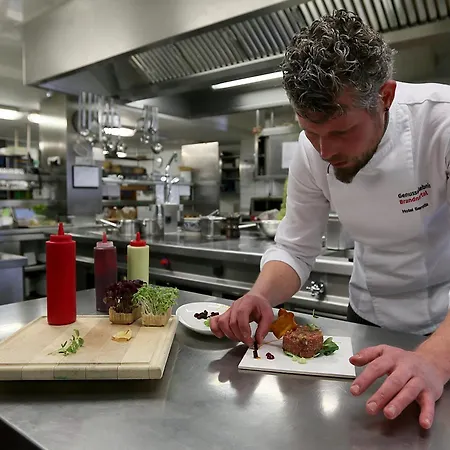 מלון Aktiv-hotel Sarotla בראנד